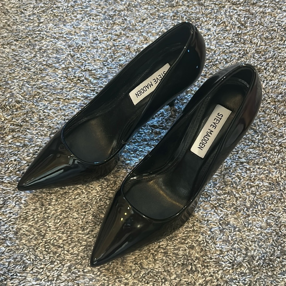 Steve Madden Vala black pumps barely worn